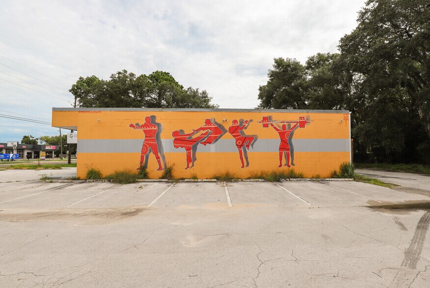 More Photos Of 1947 N Main St, Gainesville Freestanding For Sale