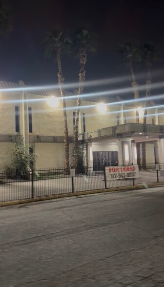 More Photos Of 844 E Sahara Ave, Las Vegas Loft Creative Space For Lease