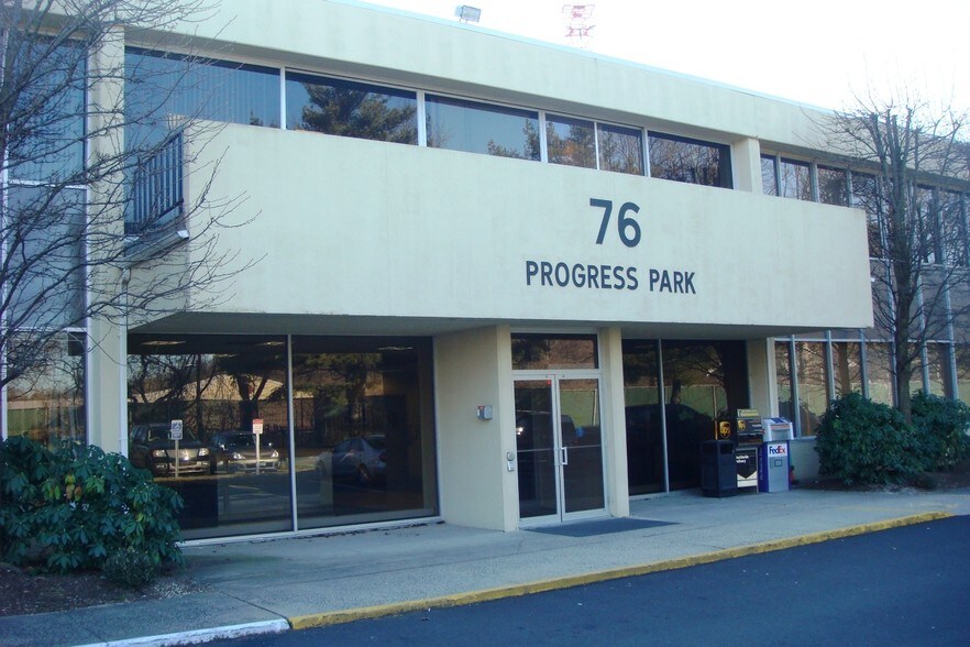 More Photos Of 76 Progress Dr, Stamford Research And Development For Lease