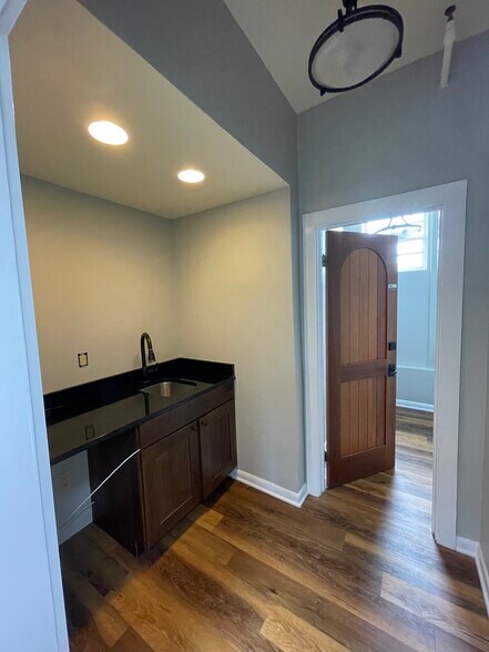 More Photos Of 1222-1226 Harris St, Charlottesville Office For Lease