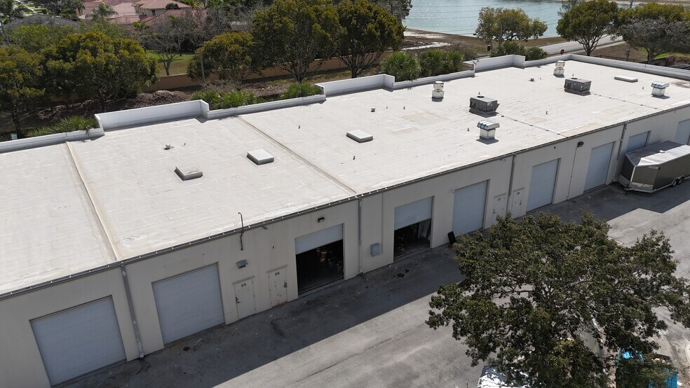 More Photos Of 581 105th Ave N, West Palm Beach Light Distribution For Sale