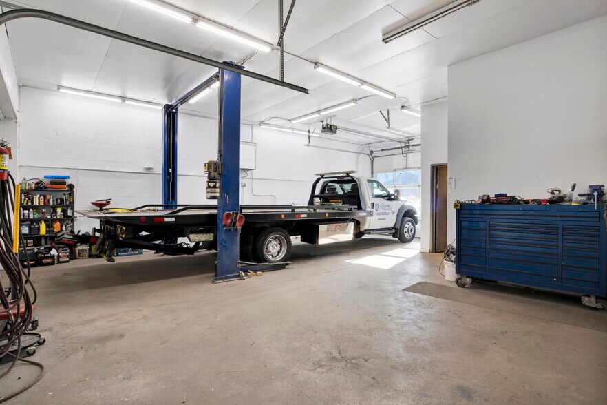 More Photos Of 2514 Pine Ave, Niagara Falls General Retail For Sale