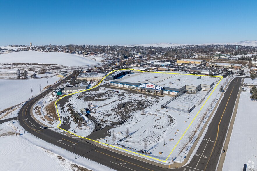 More Photos Of 400 SE Fairmount Dr, Pullman Department Store For Sale
