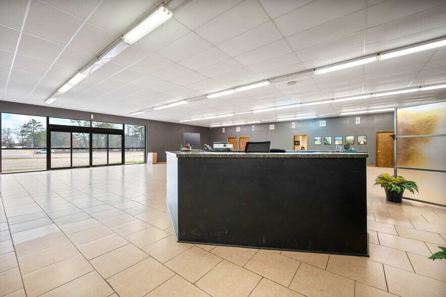 More Photos Of 10462 Hwy 165 S, Forest Hill Warehouse For Sale