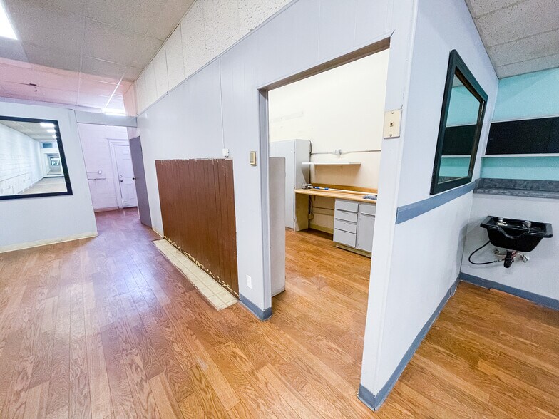 More Photos Of 100 N Ashwood Ave, Ventura General Retail For Sale