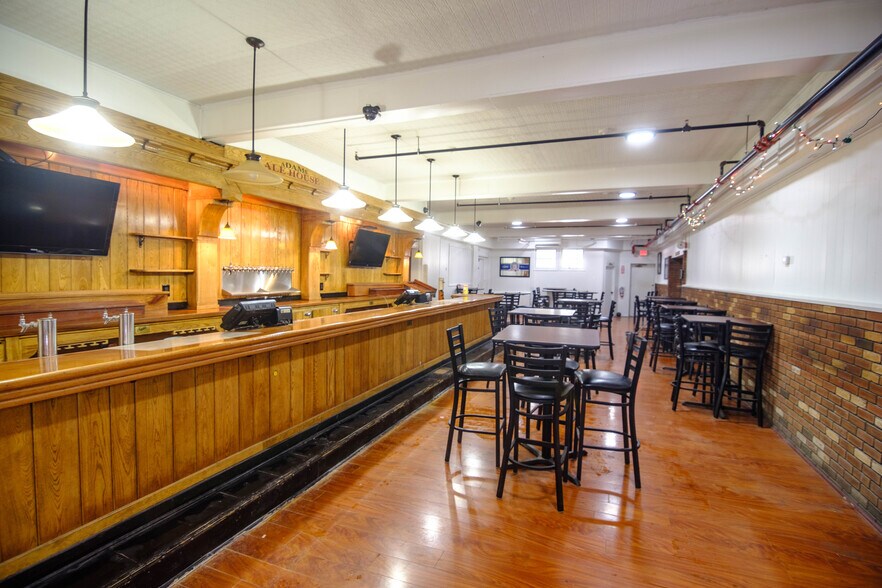 More Photos Of 8-10 E Hoosac St, Adams Restaurant For Lease