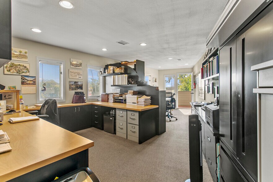 More Photos Of 410 Broadway St, Laguna Beach Office For Sale