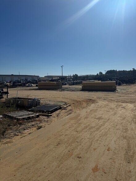 More Photos Of 502 Midway Rd, Cordele Showroom For Lease
