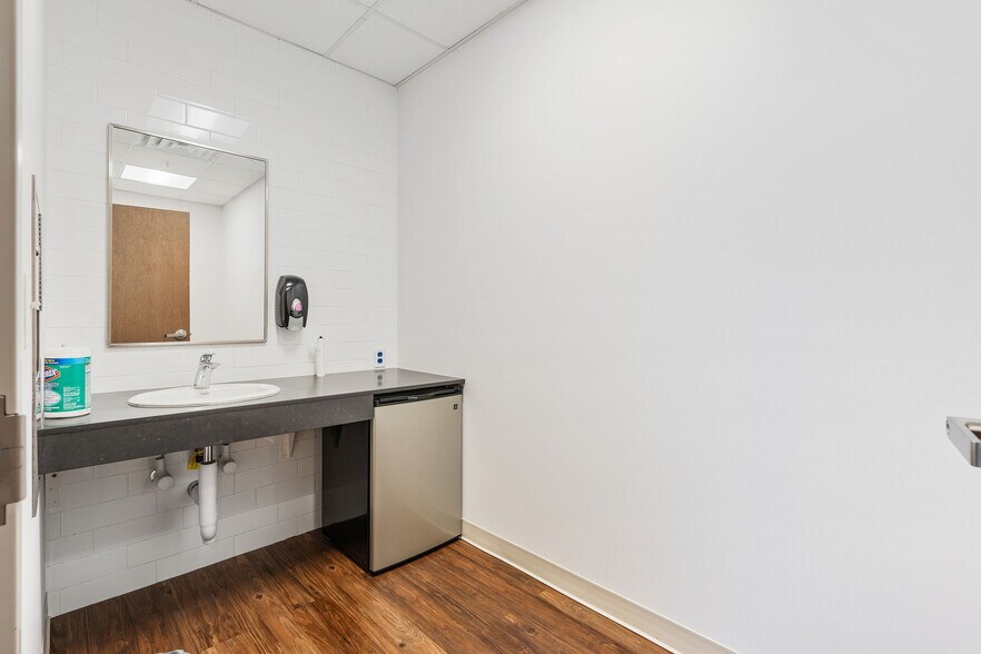 More Photos Of 1403-1405 W 2200 S, Salt Lake City Office For Lease