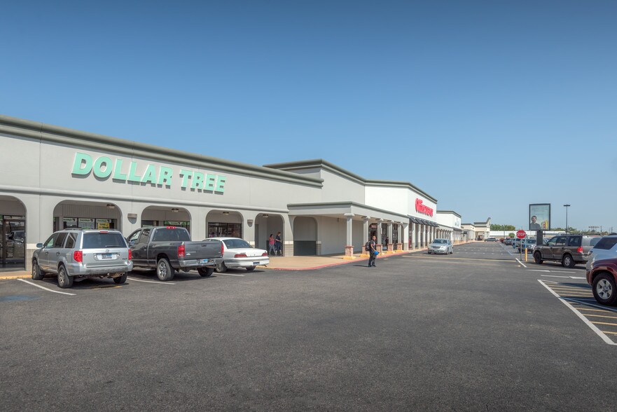 More Photos Of 5240-5392 W 34th St, Houston General Retail For Lease