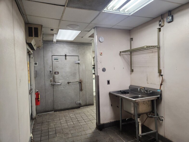 More Photos Of 1037 Barre Townshp Blvd, Wilkes Barre Fast Food For Lease