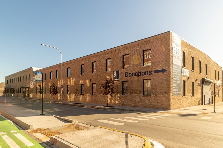 Primary Photo Of 2145 W Grand Ave, Chicago Showroom For Lease