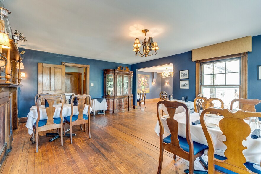 More Photos Of 412 6th St, Bristol Restaurant For Sale