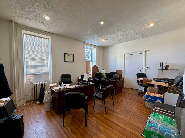 More Photos Of 5209 York Rd, Baltimore Office For Sale