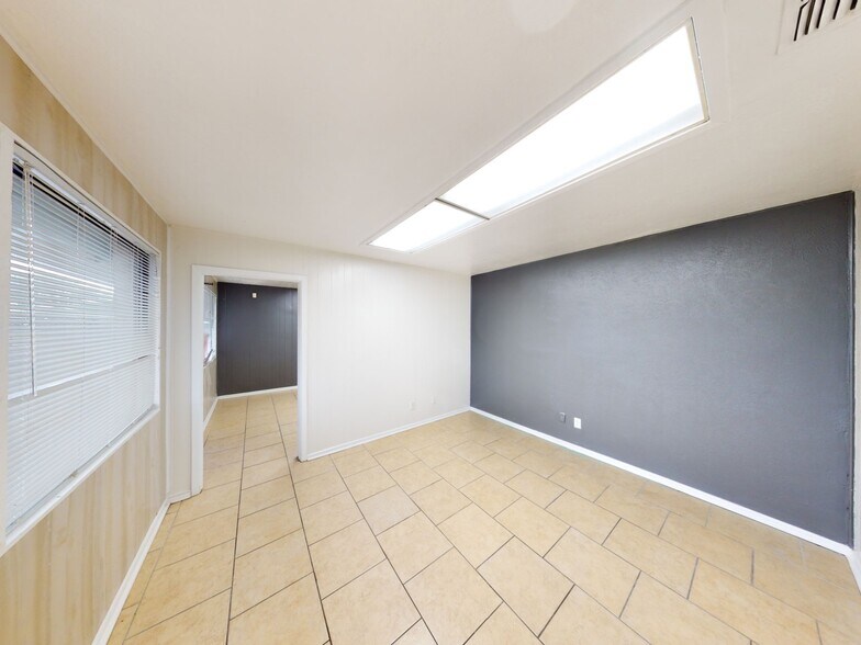 More Photos Of 3400 S Padre Island Dr, Corpus Christi Flex For Lease