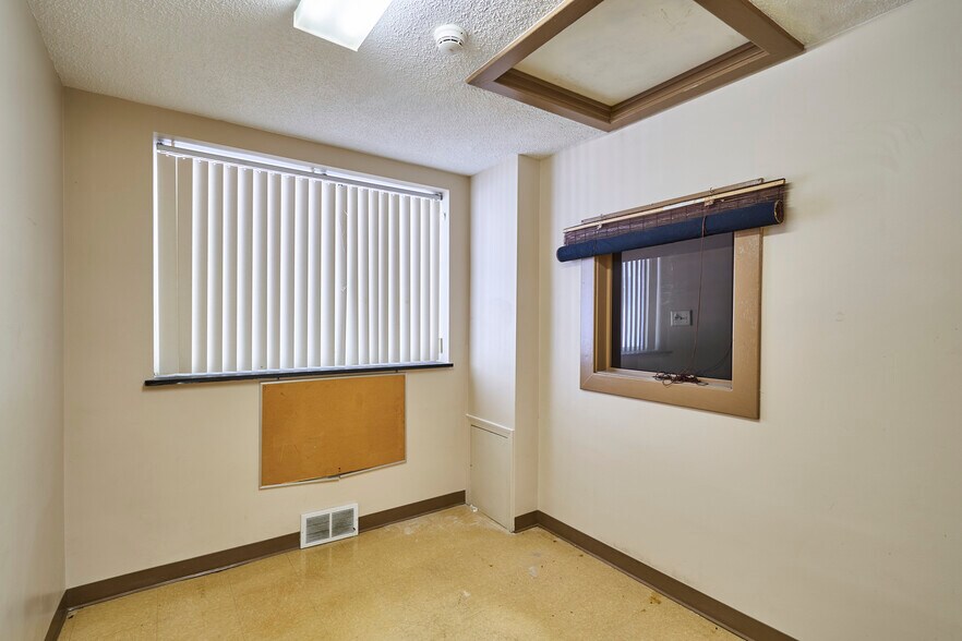 More Photos Of 661 W Market St, Akron Office For Sale