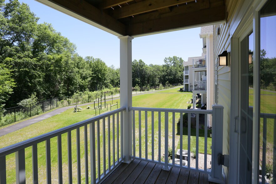 More Photos Of 700-700 Wincoram Way, Coram Apartments For Lease