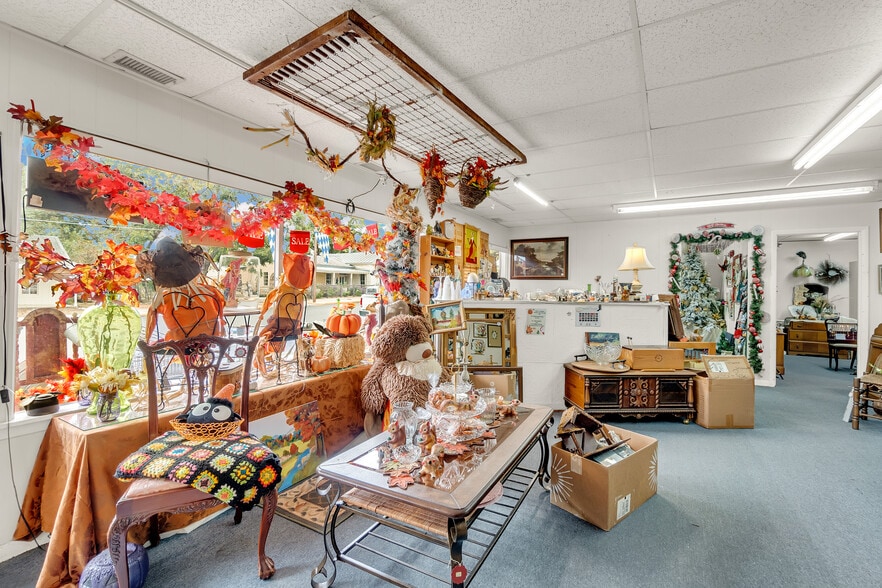 More Photos Of 112 N Orange St, Fredericksburg Storefront Retail Office For Sale