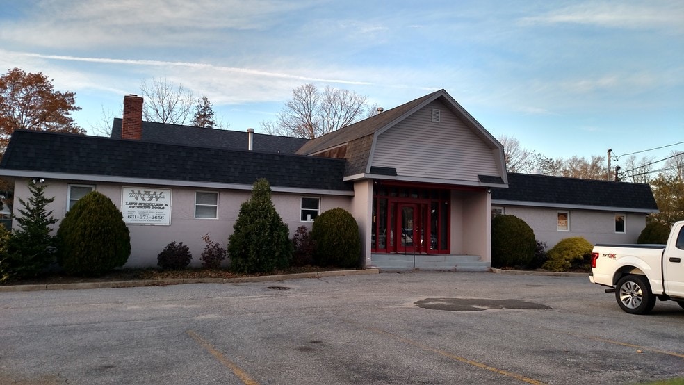 More Photos Of 81 W Hills Rd, Huntington Station Flex For Sale