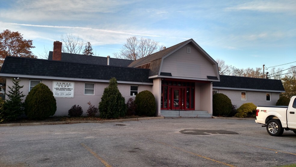More Photos Of 81 W Hills Rd, Huntington Station Flex For Lease