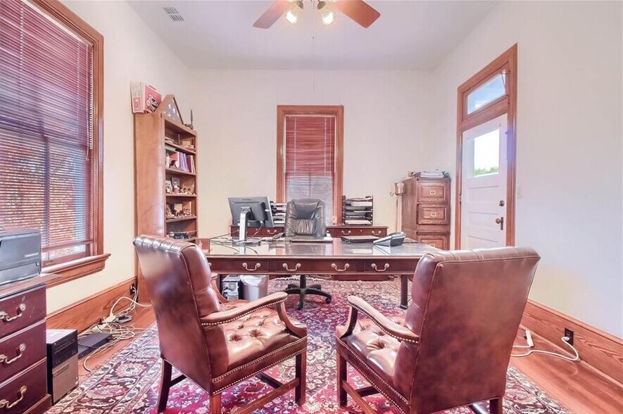 More Photos Of 1602 E Cesar Chavez St, Austin Office Residential For Lease