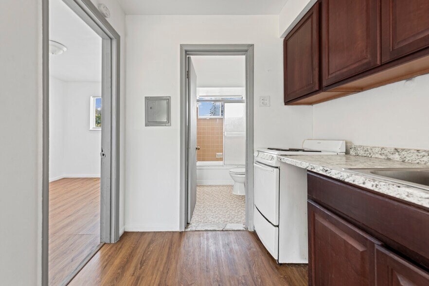 More Photos Of 19625 Conant, Detroit Apartments For Sale