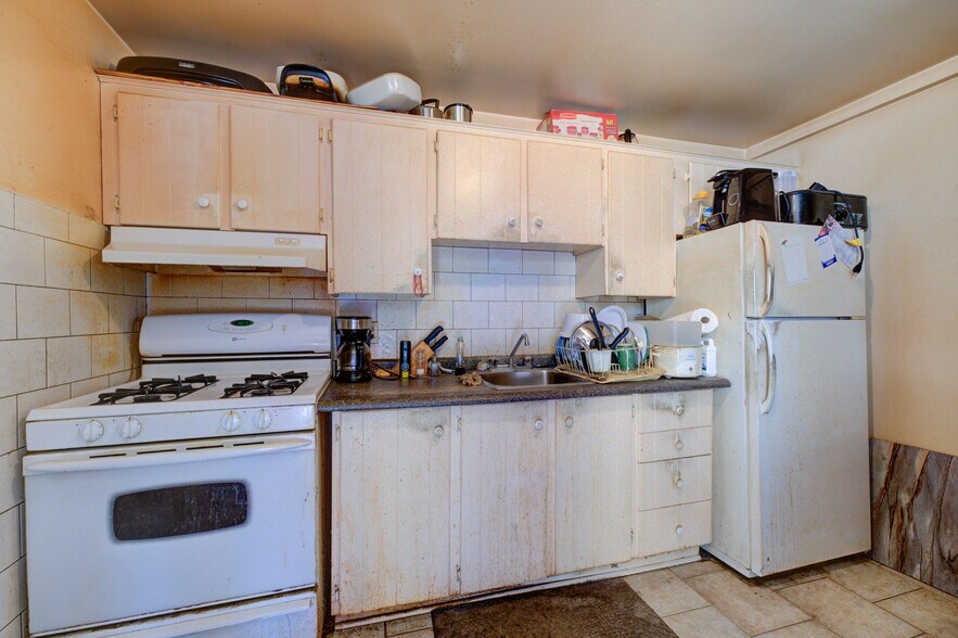 More Photos Of 60-62 Colborne St W, Brantford Storefront Retail Residential For Sale