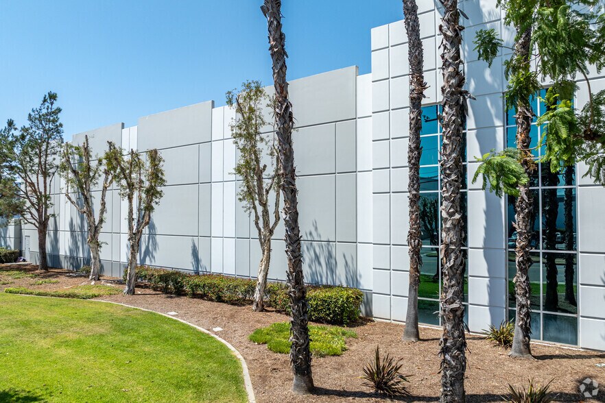 More Photos Of 6655 Knott Ave, Buena Park Distribution For Lease