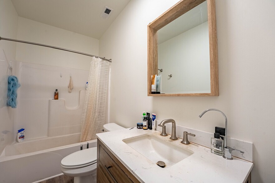 More Photos Of 14742 IL RT 64, Rochelle Warehouse For Sale