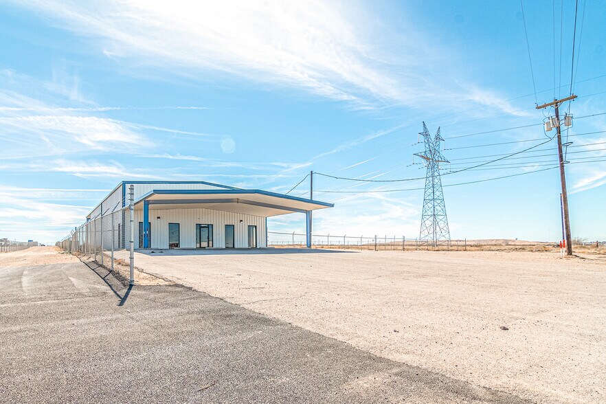 More Photos Of 10691 W Murphy St, Odessa Industrial For Lease