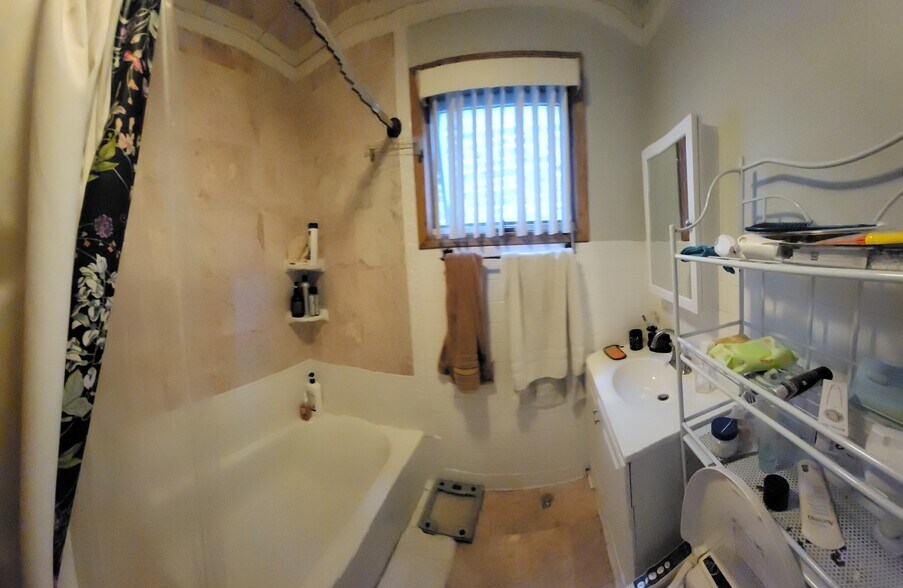 More Photos Of 2556 W Lawrence Ave, Chicago General Retail For Lease