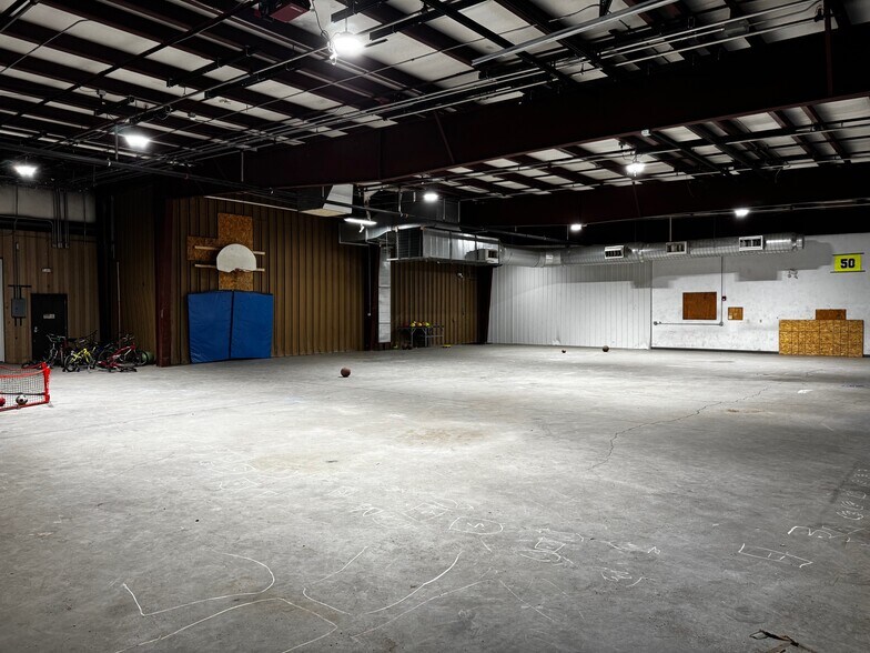 More Photos Of 800 Scott St, Wausau Light Manufacturing For Lease