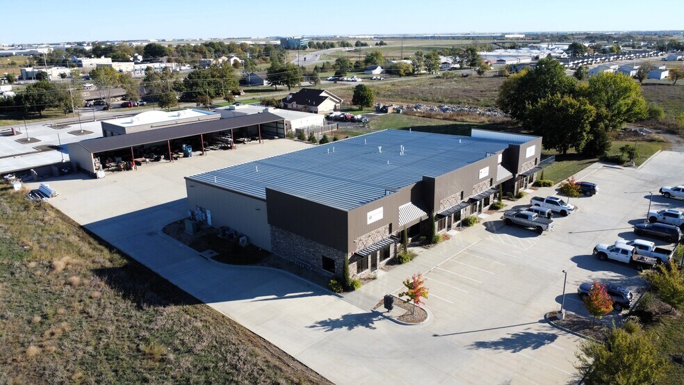 Primary Photo Of 912-922 E Warren St, Gardner Industrial For Lease