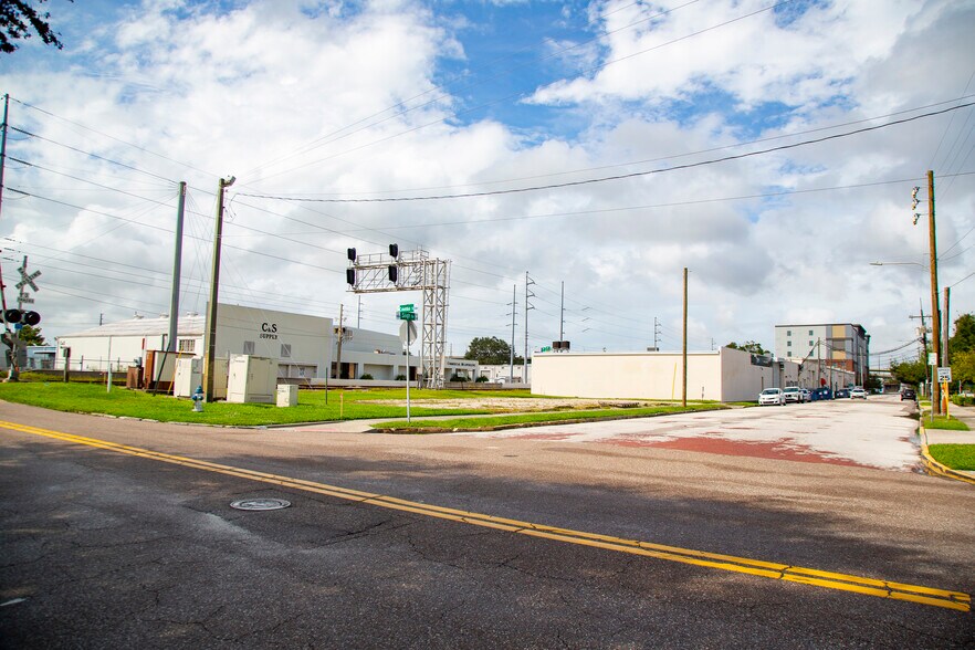More Photos Of 1110 Sligh Blvd, Orlando Warehouse For Lease