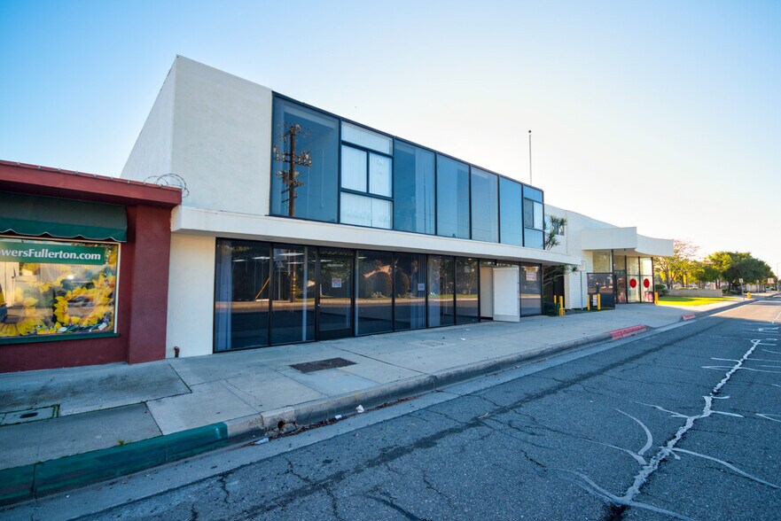 More Photos Of 1532-1538 W Commonwealth Ave, Fullerton Storefront Retail Residential For Lease