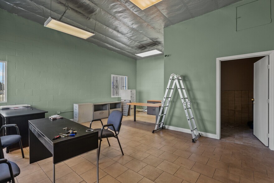 More Photos Of 9533 Atlantic Blvd, South Gate Auto Repair For Sale