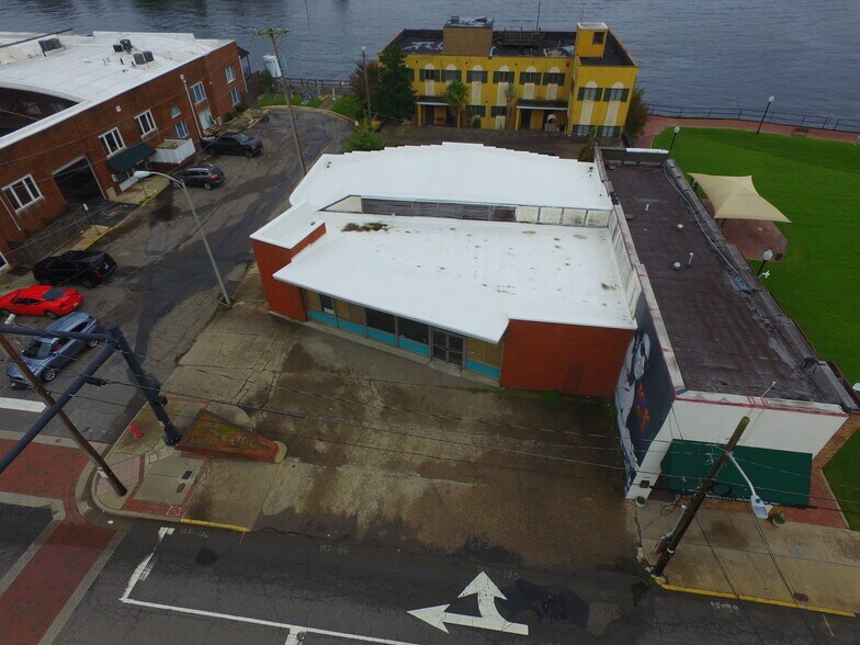 More Photos Of 100 S Water St, Elizabeth City General Retail For Sale