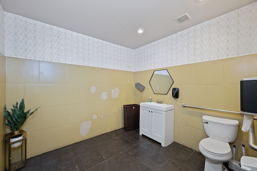 More Photos Of 126 W Sixth St, Cincinnati Apartments For Lease