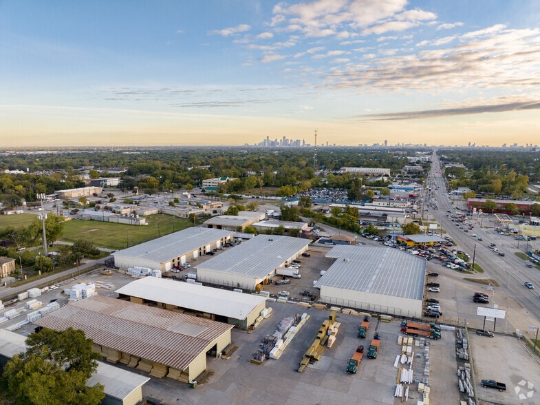 More Photos Of 5708 N Shepherd Dr, Houston Unknown For Lease