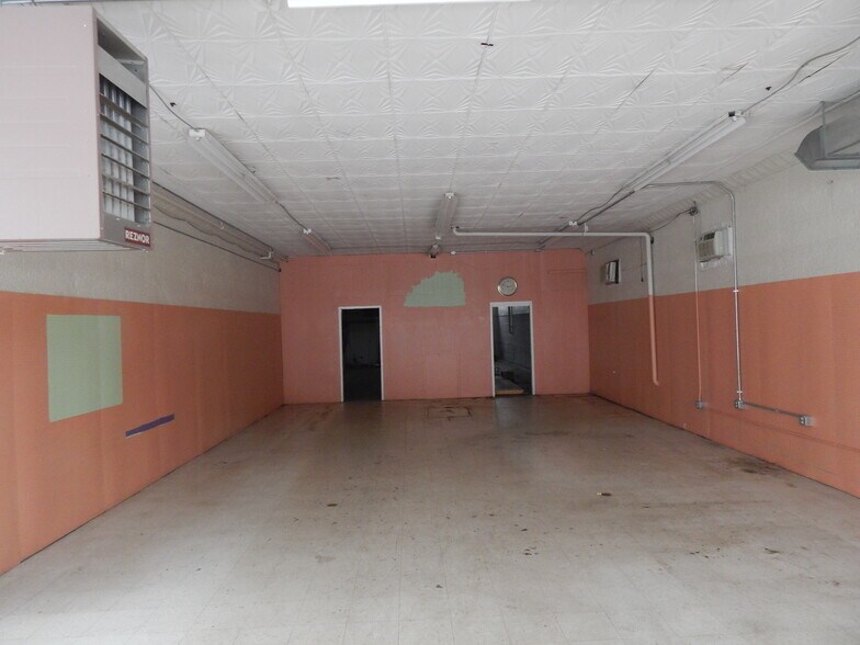 More Photos Of 96 Alden Ave, Enfield Freestanding For Lease