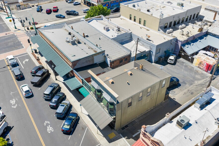More Photos Of 505-678 Lincoln Blvd, Lincoln Storefront For Sale