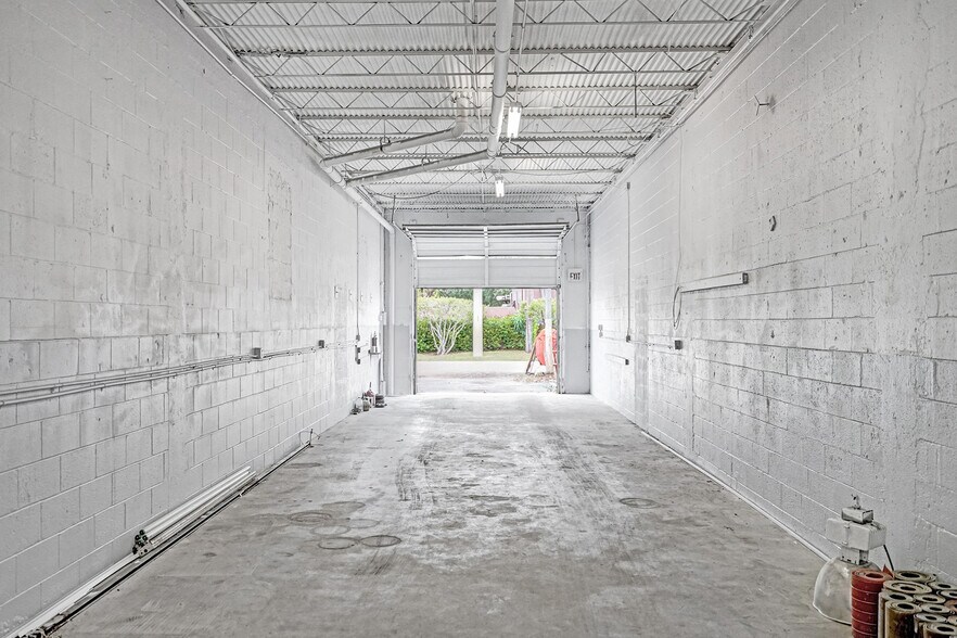 More Photos Of 1800-1812 SW 7th Ave, Pompano Beach Warehouse For Sale