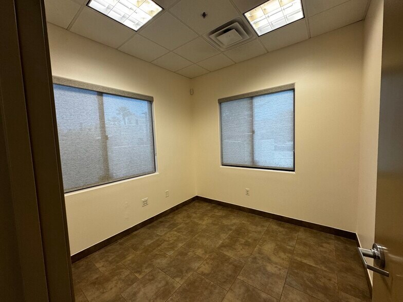More Photos Of 44550 Village Ct, Palm Desert Office For Lease