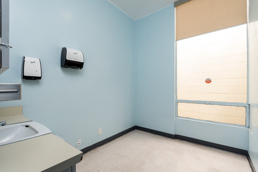 More Photos Of 1533 Alamitos Ave, Long Beach Medical For Sale