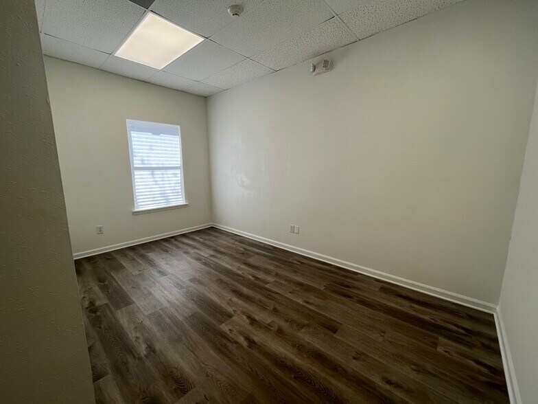 More Photos Of 4231 Walnut Bend, Jacksonville Office For Lease