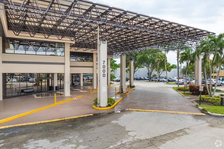 More Photos Of 7000 W Palmetto Park Rd, Boca Raton Office Residential For Sale