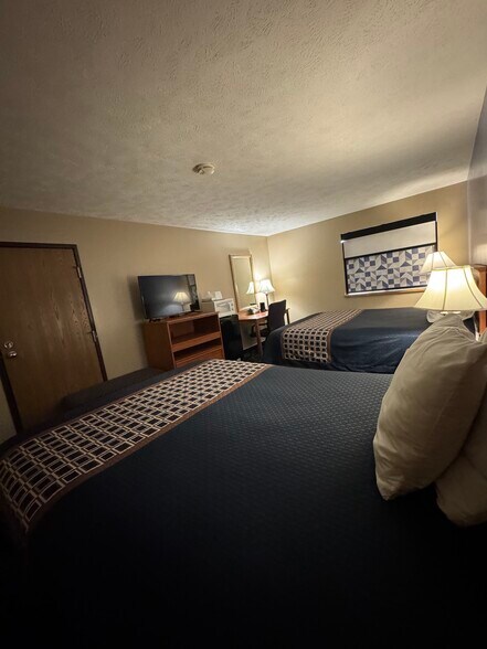 More Photos Of 1701 31st St, Central City Hotel For Sale
