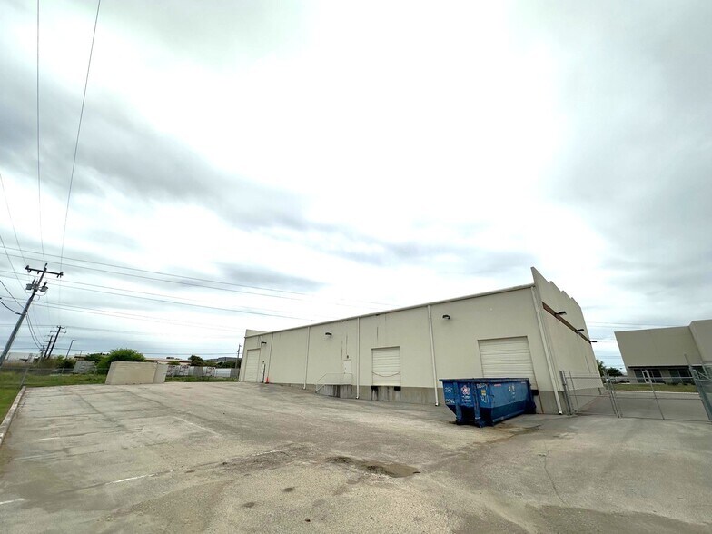 More Photos Of 6724 Guada Coma Dr, Schertz Warehouse For Lease