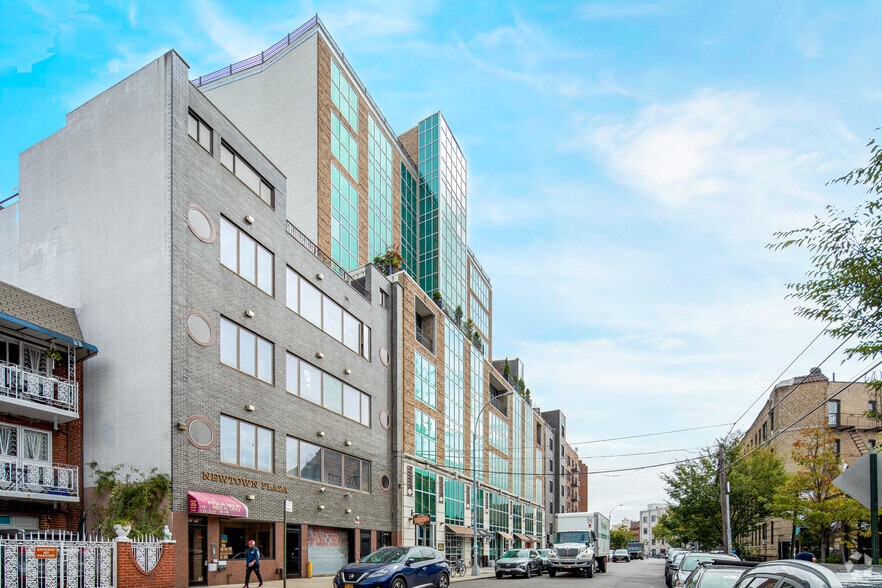 More Photos Of 31-19 Newtown Ave, Astoria Office For Sale