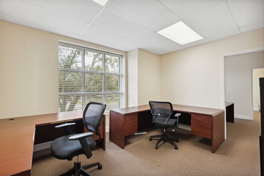 More Photos Of 16238-16242 N Florida Ave, Lutz Office Residential For Lease